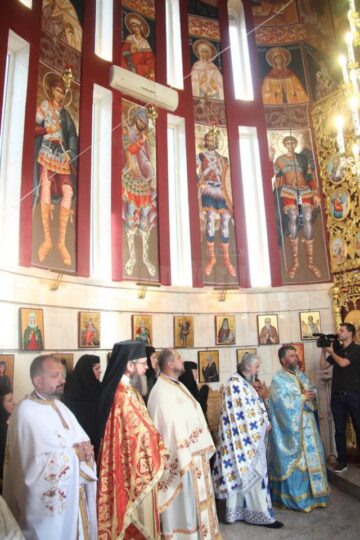 Sfințirea Bisericii militare din Suceava, în prezența a sute de credincioși