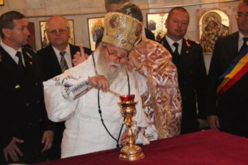 Sfințirea Bisericii militare din Suceava, în prezența a sute de credincioși