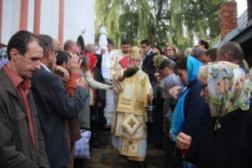 Sfințirea Bisericii militare din Suceava, în prezența a sute de credincioși
