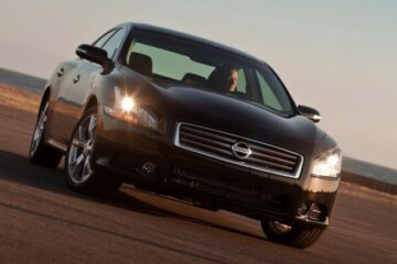 Nissan pregătește un coupe în patru uși