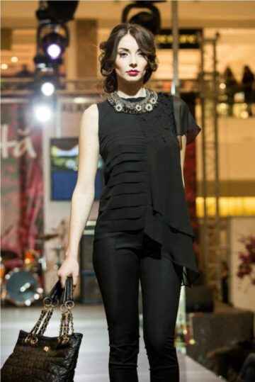 O tânără din Broșteni, pe podiumul competiției Miss Universe Romania 2013