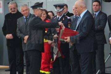 Raed Arafat a primit o Diplomă de Excelență, o traistă bucovineană și un album cu un istoric al Sucevei