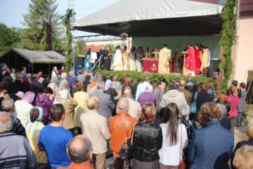 Sfințirea Bisericii militare din Suceava, în prezența a sute de credincioși