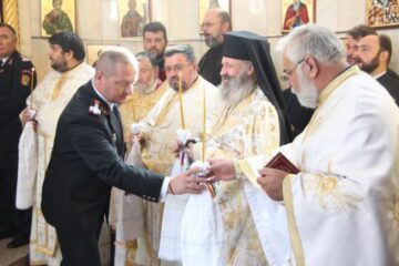 Sfințirea Bisericii militare din Suceava, în prezența a sute de credincioși