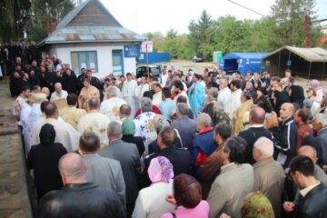 Sfințirea Bisericii militare din Suceava, în prezența a sute de credincioși