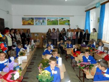 Cele 21 de buburuze de la Școala Gimnazială Bosanci au fost întâmpinate de clovnul Bobo