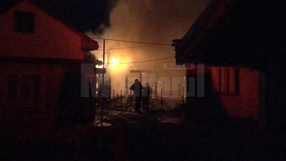 Incendiul a fost violent, fiind înregistrate mai multe apeluri la 112 din cartiere ale Sucevei