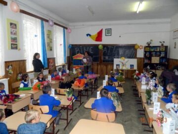 Cele 21 de buburuze de la Școala Gimnazială Bosanci au fost întâmpinate de clovnul Bobo