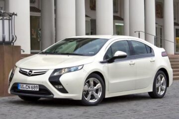 Opel Ampera costă acum 39.900 de euro cu TVA