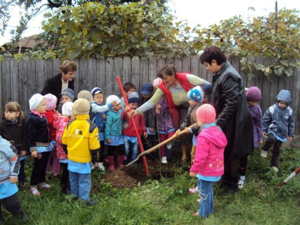 Grupa de preșcolari ”Isteții” de la Grădinița „Lizuca” din Fălticeni au sărbătorit Ziua Internațională a Păcii