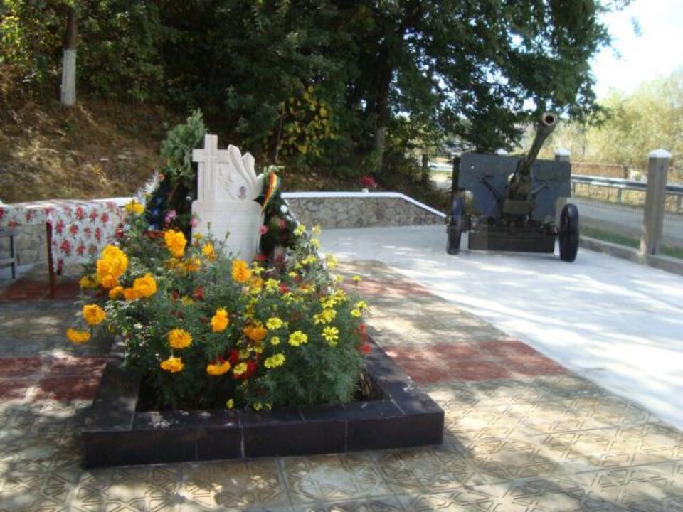 La mormântul din Păiseni unde își doarme somnul de veci Ion Grosaru va avea loc un parastas