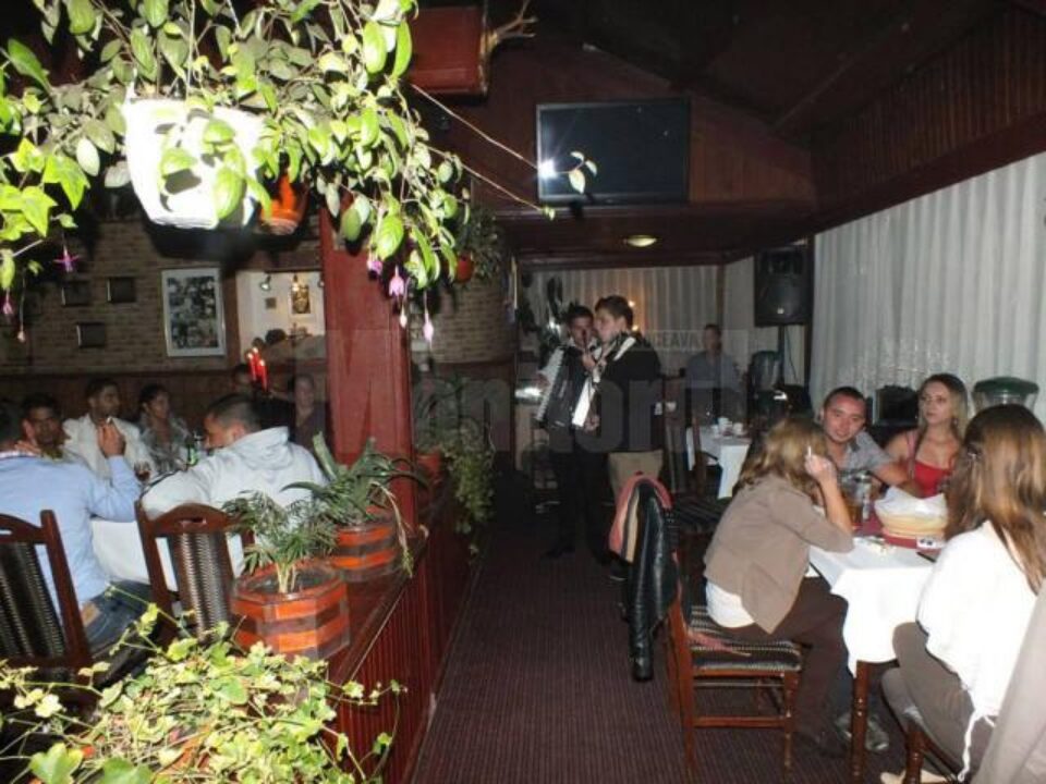 Petrecere lăutărească la Restaurantul Admiral de la Cetate