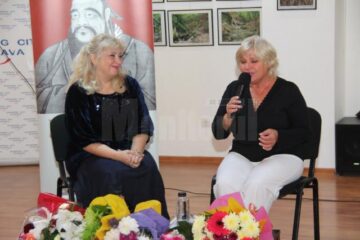 Carmen Agoutin împreuna cu poeta Viorica Petrovici