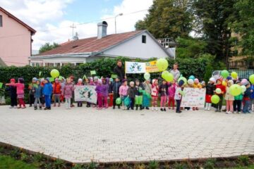 Preșcolarii de la „Așchiuță” au marcat vineri Ziua Internațională a Păcii
