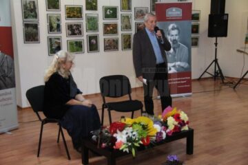 Carmen Agoutin, consul al României la Munchen, și-a lansat ieri primul volum de versuri