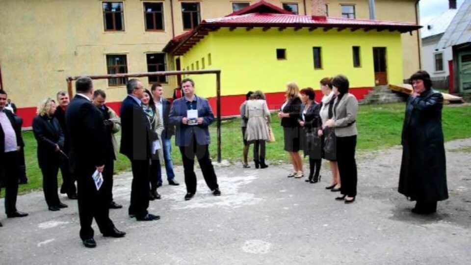 Școala Gimnazială din Breaza a fost inaugurată sâmbătă, la eveniment fiind prezent și președintele Consiliului Județean Suceava, Cătălin Nechifor, dar și alte oficialități