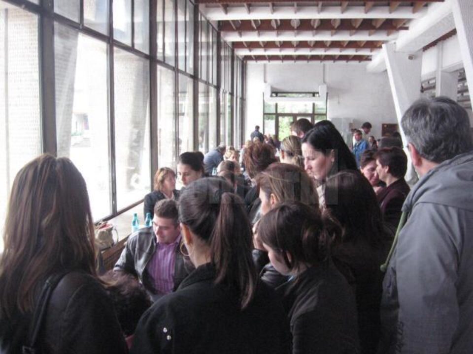 Aproape 300 de locuri de muncă vacante în județ, la Bursa Absolvenților Aproape 300 de locuri de muncă vacante în județ, la Bursa Absolvenților