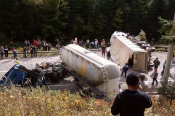 Accident violent, între două autotrenuri, între Valea Putnei și Mestecăniș - FOTO: Andreea Siran
