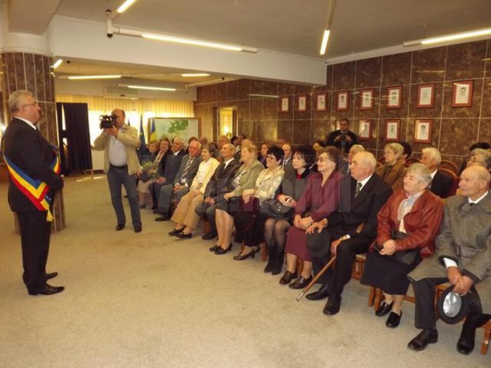 25 de „cupluri de aur”, sărbătorite la Primăria Suceava