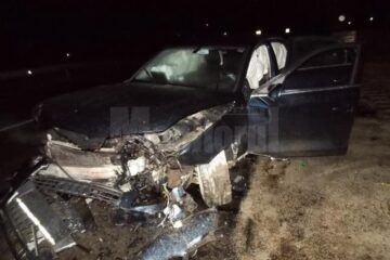 Autoturismul s-a izbit violent într-un cap de pod, pe DN 17, la intrarea în Frasin dinspre Vama