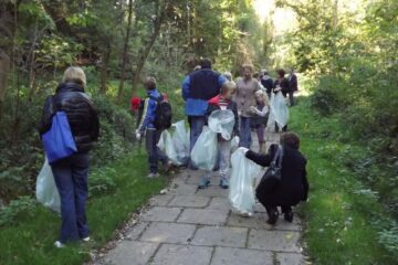 Voluntarii implicați în curățarea parcului Șipote