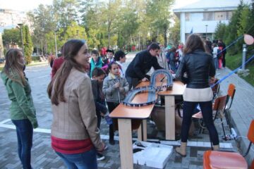 Pasionații de știință și curioșii de toate vârstele au participat vineri la Noaptea Cercetătorilor