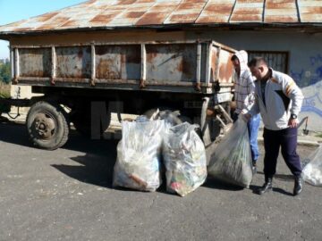 Peste 500 de elevi au făcut curățenie în Fălticeni