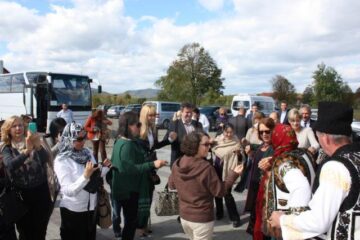 Aproape 30 de ambasadori și soții ale ambasadorilor în România au vizitat Bucovina