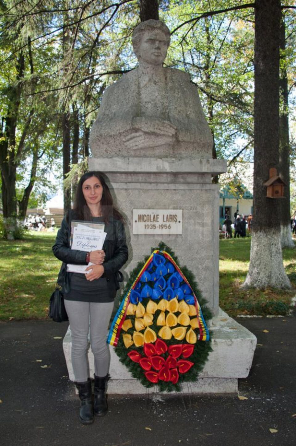 Pe lângă Marele premiu al Festivalului național de poezie “Nicolae Labiș”, Alexandra Alina Negru, a primit și premiile revistelor „Viața Românească” și „Bucovina Literară” Pe lângă Marele premiu al Festivalului național de poezie “Nicolae Labiș”, Alexandra Alina Negru, a primit și premiile revistelor „Viața Românească” și „Bucovina Literară”