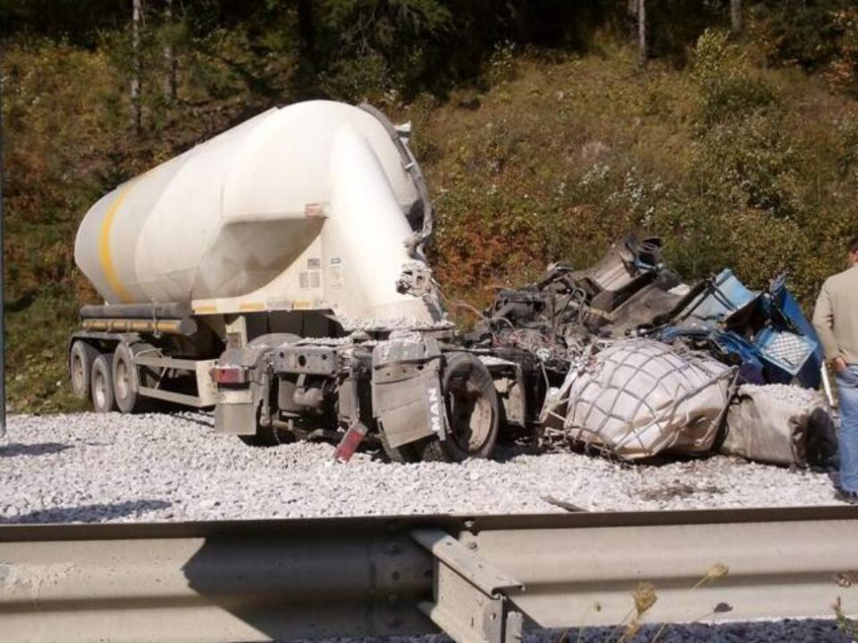 na dintre victimele accidentului între autotrenuri de la Valea Putnei a murit la spital