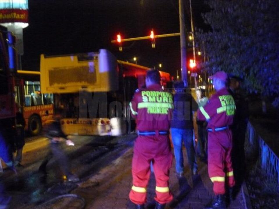 Incendiul a izbucnit la compartimentul motor, fiind destul de violent