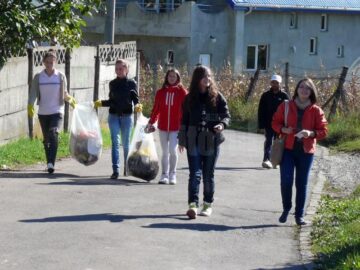 Peste 500 de elevi au făcut curățenie în Fălticeni