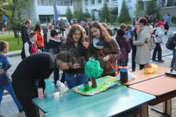 Pasionații de știință și curioșii de toate vârstele au participat vineri la Noaptea Cercetătorilor
