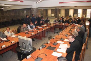 Împunsăturile dintre consilierii locali, verbale, dar usturătoare, s-au făcut simțite pe parcursul întregii ședințe