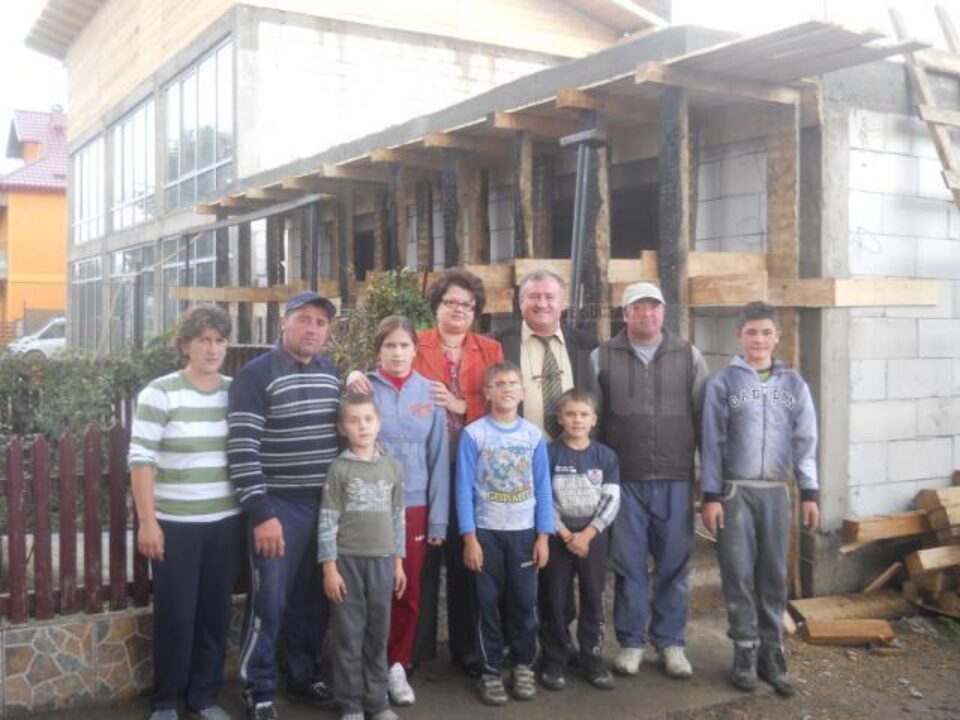Femeile liberale au dus ajutoare familiilor din Cornu Luncii rămase fără case în urma unui incendiu Femeile liberale au dus ajutoare familiilor din Cornu Luncii rămase fără case în urma unui incendiu