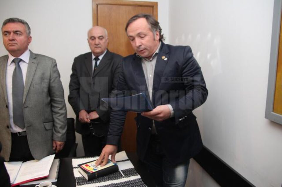 Dan Cușnir depune jurământul în funcția de consilier
