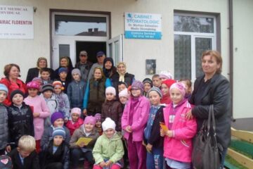 Peste 20 de bătrâni din Șerbăuți, sărbătoriți cu ocazia Zilei Internaționale a Vârstnicilor