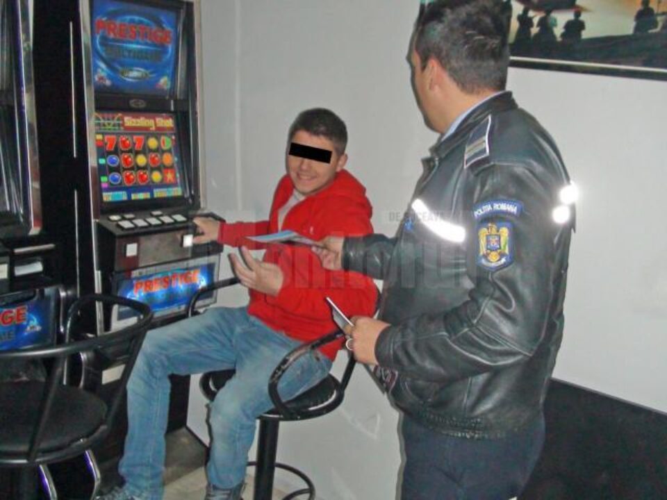 În urma acțiunilor au fost identificați peste 100 elevi care absentau de la cursuri