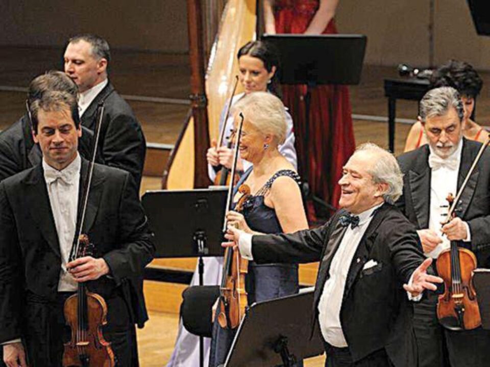 Strauss Festival Orchestra Vienna aduce la Suceava “Crăciun în pași de vals”
