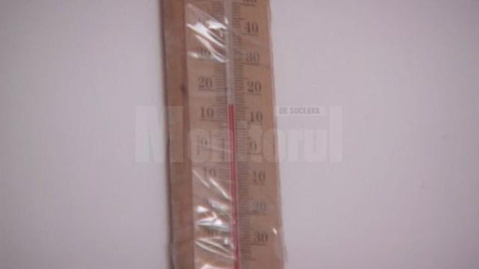 În dormitorul în care dorm copiii de la grupa mică, se înregistrează 15 grade Celsius