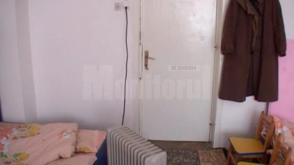 Sălile grădiniței sunt încălzite cu un calorifer adus de părinți