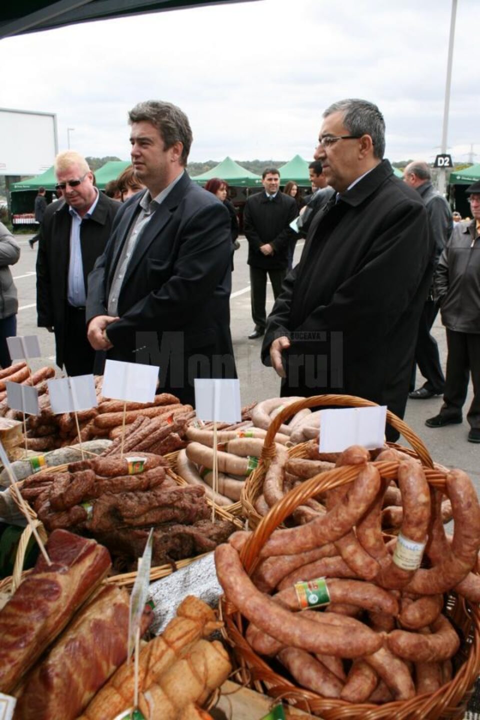 La deschiderea Târgului „Produs în Bucovina” au fost prezenți președintele CJ, Cătălin Nechifor, prefectul Florin Sinescu, vicepreședintele CJ Alexandru Rădulescu La deschiderea Târgului „Produs în Bucovina” au fost prezenți președintele CJ, Cătălin Nechifor, prefectul Florin Sinescu, vicepreședintele CJ Alexandru Rădulescu