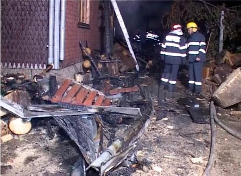 Casa viceprimarului din Fântâna Mare, mistuită de un incendiu violent