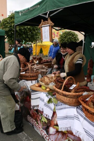 Zeci de producători din județul Suceava participă la Târgul de acasă „Produs în Bucovina”