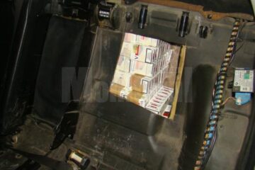 Locaș special amenajat în spatele spătarului banchetei autoturismului BMW