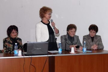 De Ziua Educației, la Fălticeni a avut loc o întâlnire a educatorilor, învățătorilor și profesorilor