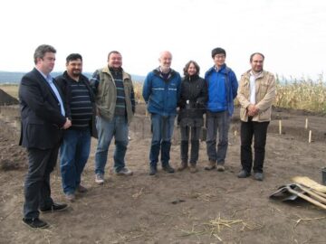 Cătălin Nechifor împreună cu Emil Ursu și arheologii străini