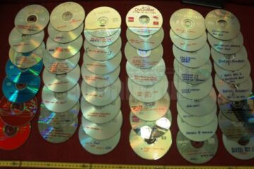 DVD-uri confiscate în urma percheziției
