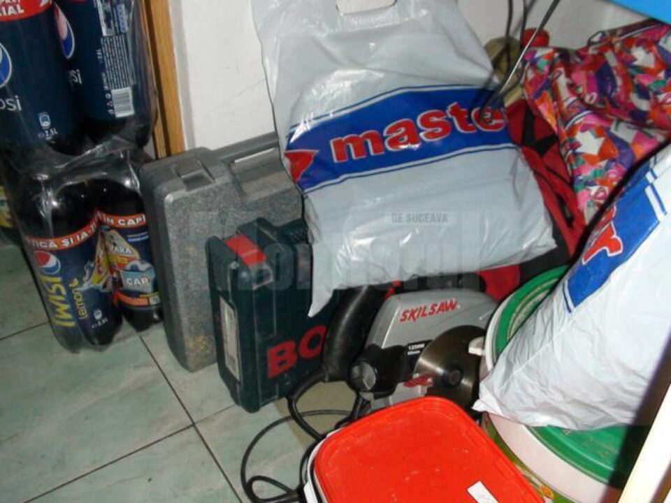 Poliția a organizat, ieri dimineața, 13 percheziții și descinderi, fiind vizați șapte suspecți din zona Vicov, doi din Câmpulung Moldovenesc și un proprietar de magazin din Gura Humorului