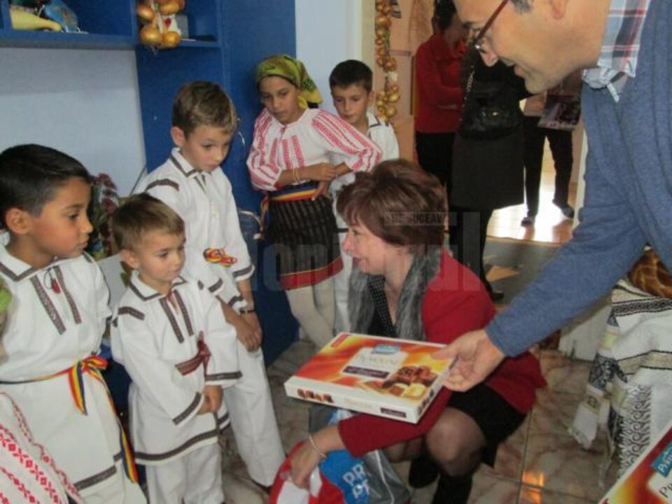 Cadouri pentru copiii de la Casa de Tip Familial „Colț Alb”